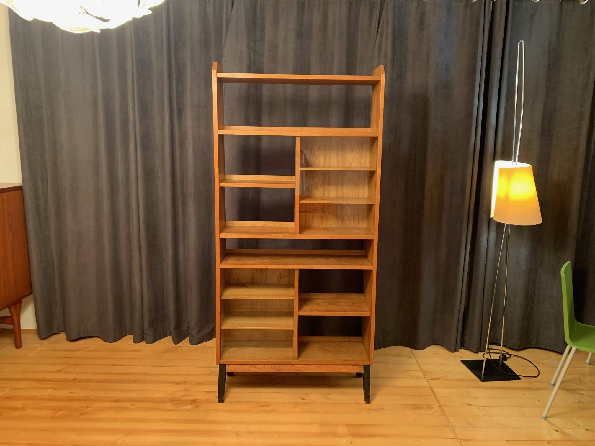 A unique bookcase-library designed by Mieczysław Puchała, Stołeczne Zakłady Drzewne Przemysłu Tereno