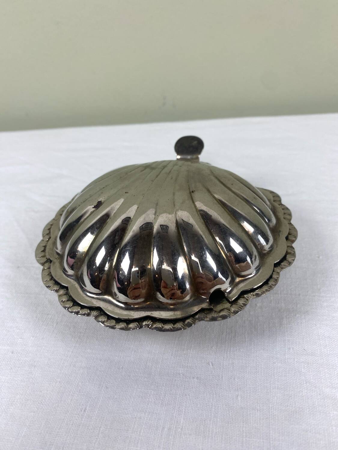 Scallop butter dish