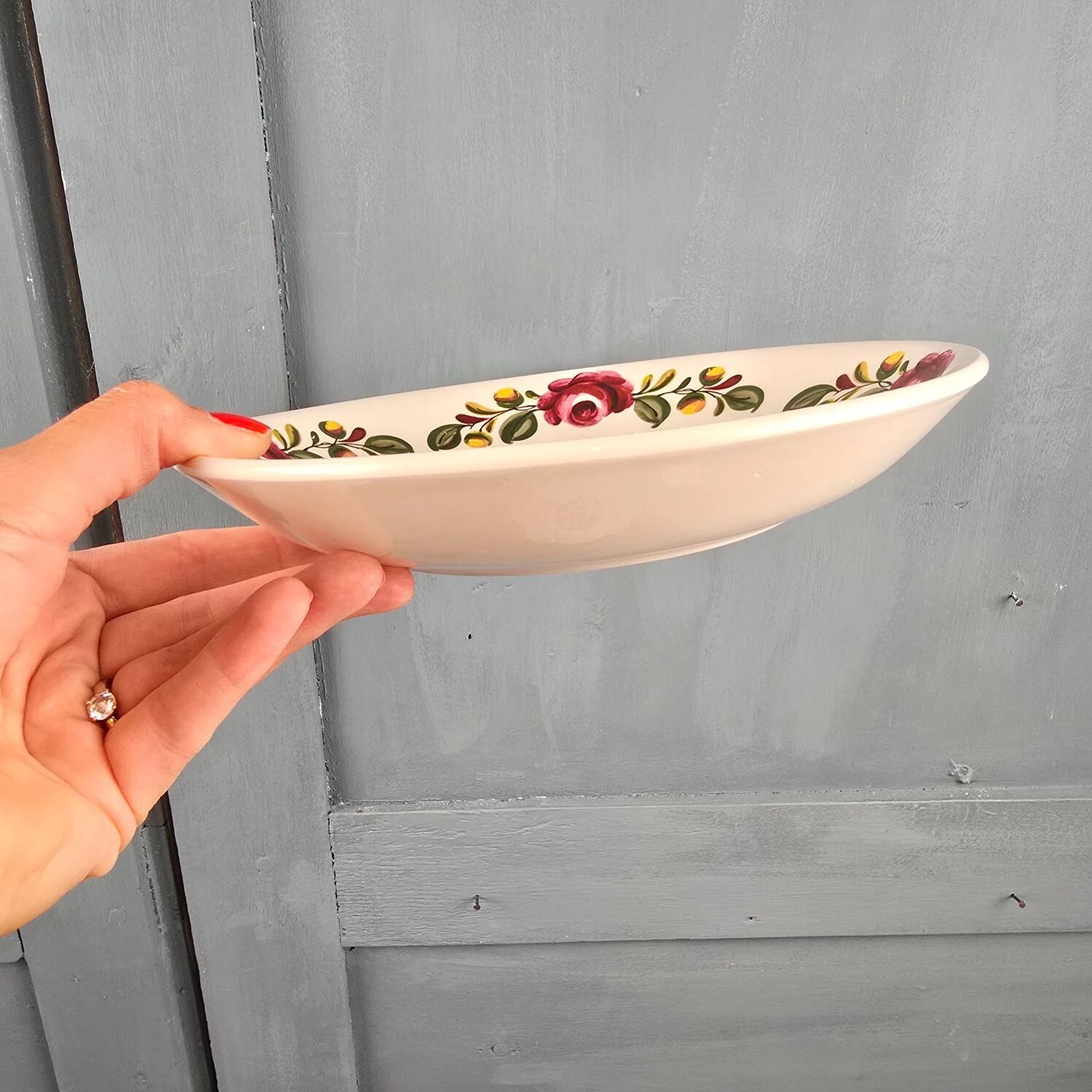 Ensemble de 12 assiettes creuses Moulin des Loups Ottawa – Fleurs bordeaux