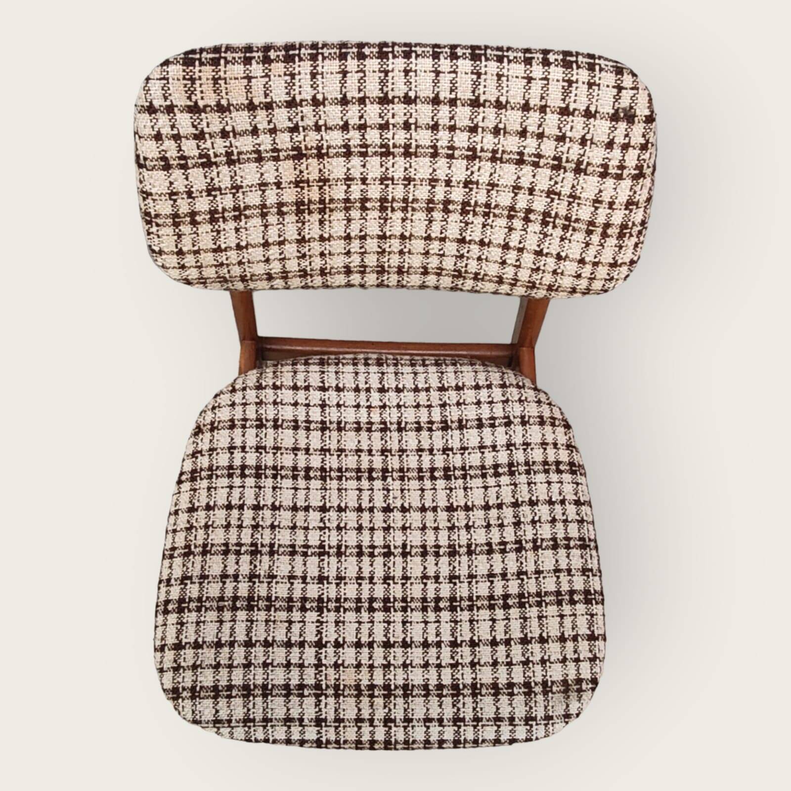 Quatre chaises de table de salle à manger Mid Century