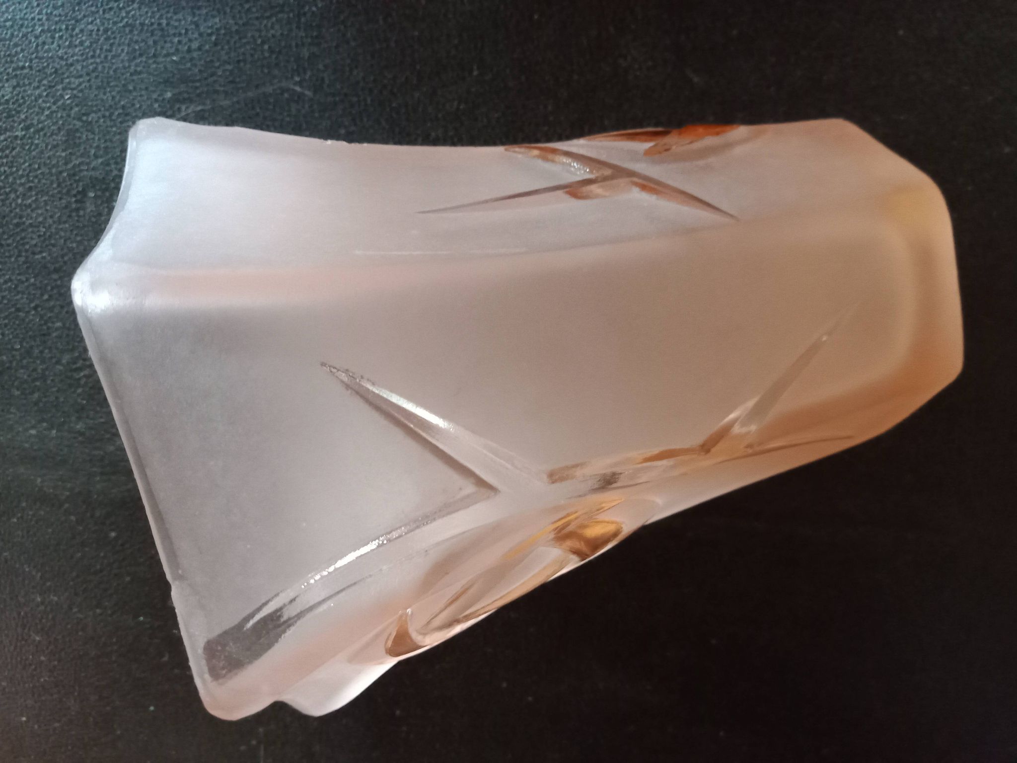 Tulipe en cloche - verre rose mat décor géométrique clair