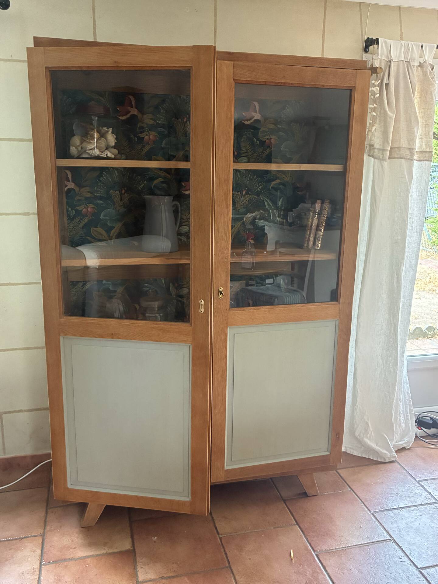 Cupboard/display cabinet/dish cabinet