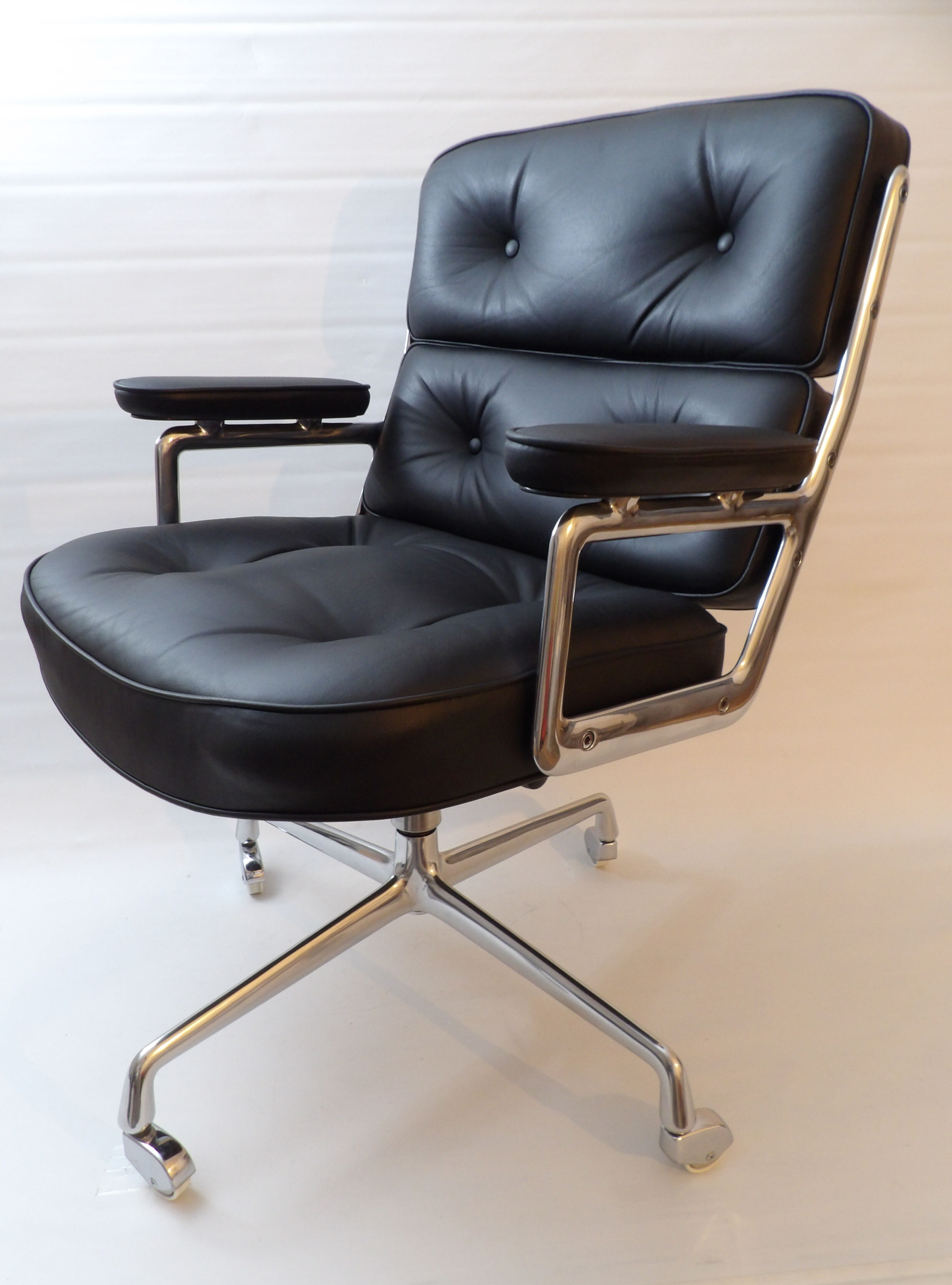 Charles Eames "Time Life" office chair edited by Herman Miller