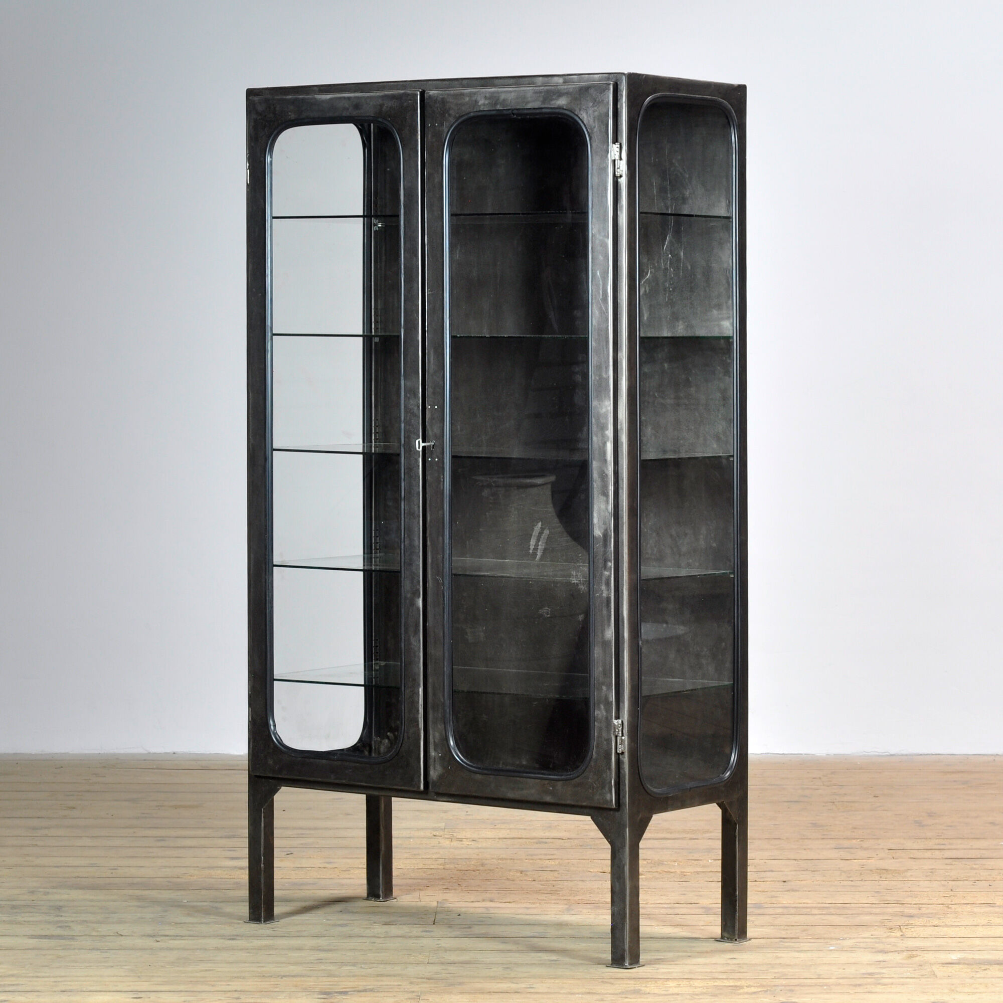 Cabinet médical vintage, années 1970