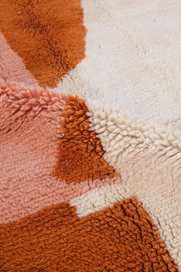 Tapis berbère Azilal terracotta et pêche moderne