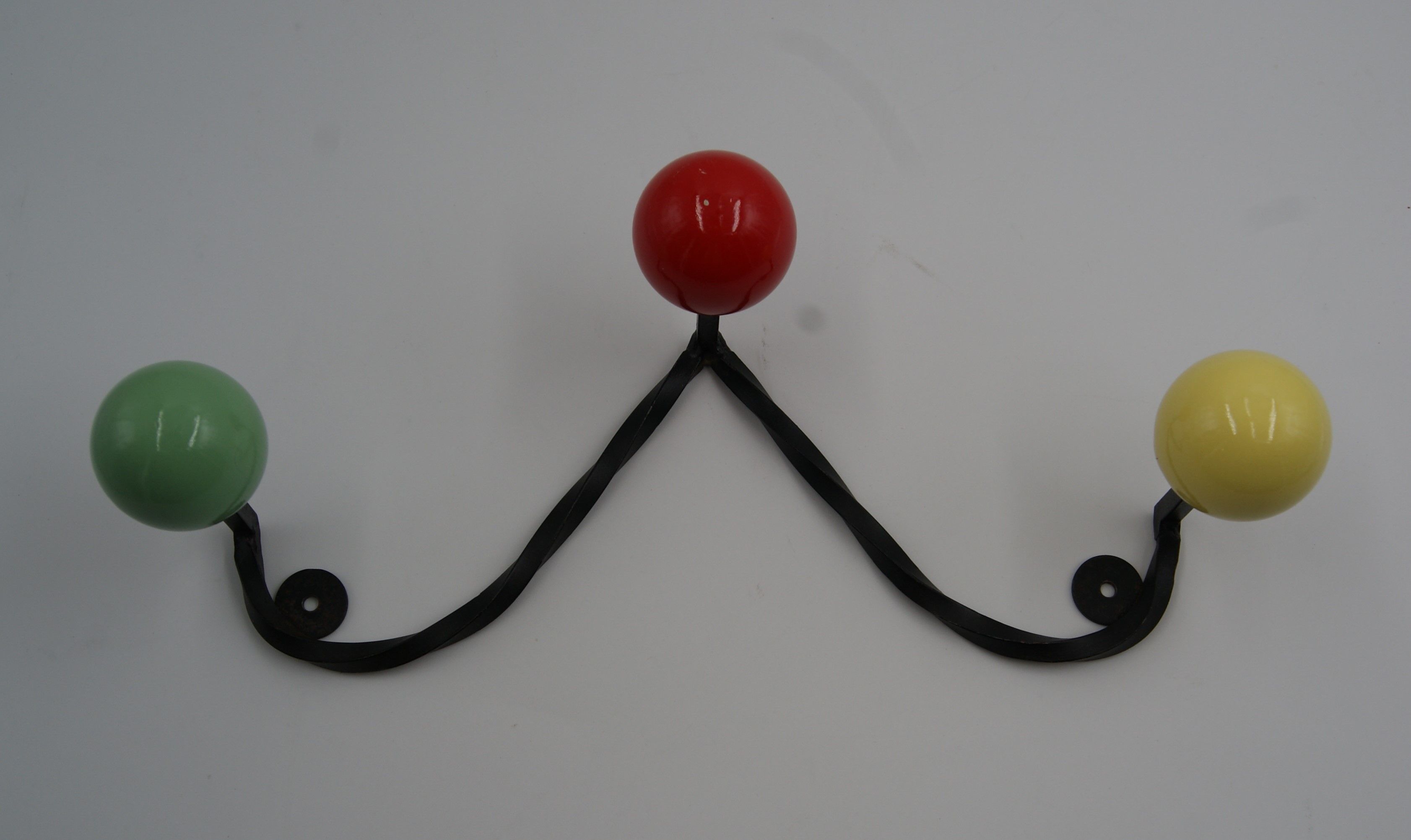 Wall ball coat rack