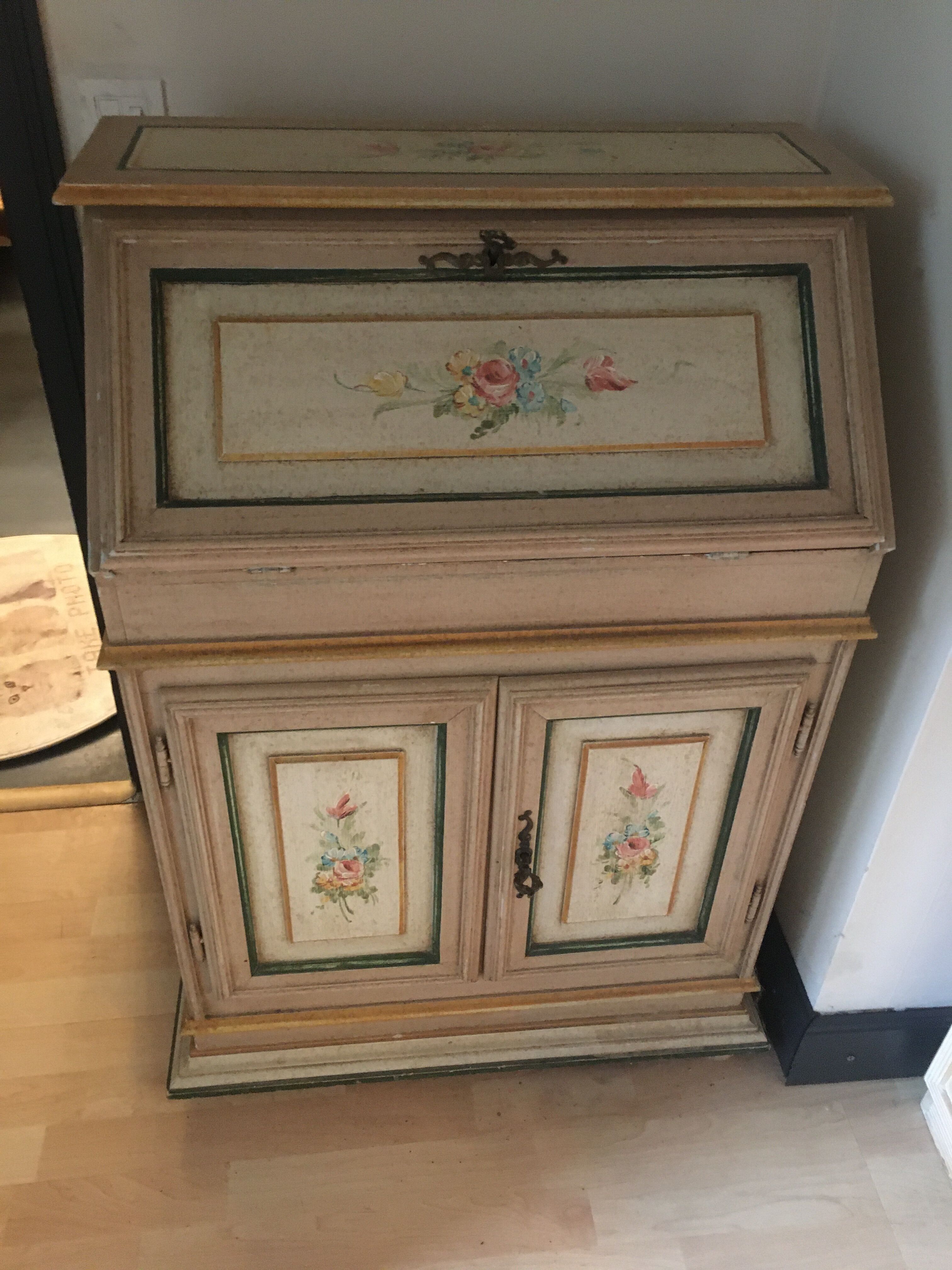 Secretary in pine, wood painted with floral patterns.