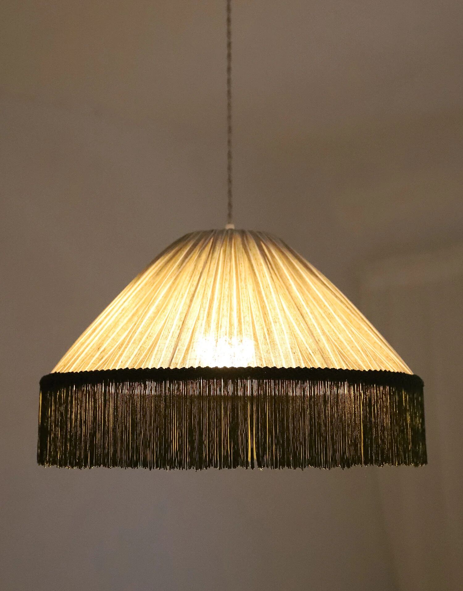Suspension bella — rayures olive, franges bohème