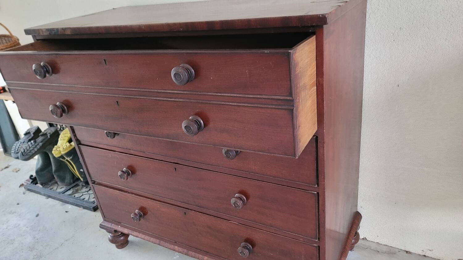 Victorian chest of drawers