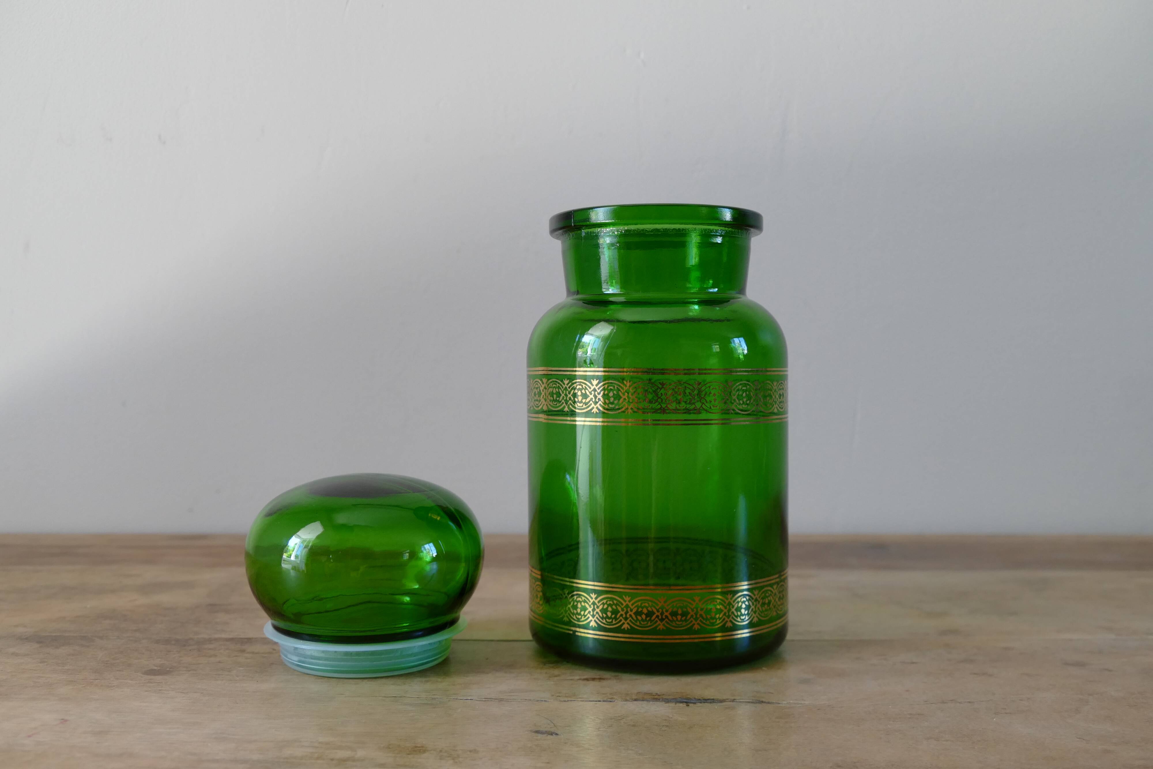 Green vintage apothecary pot and golden ledé
