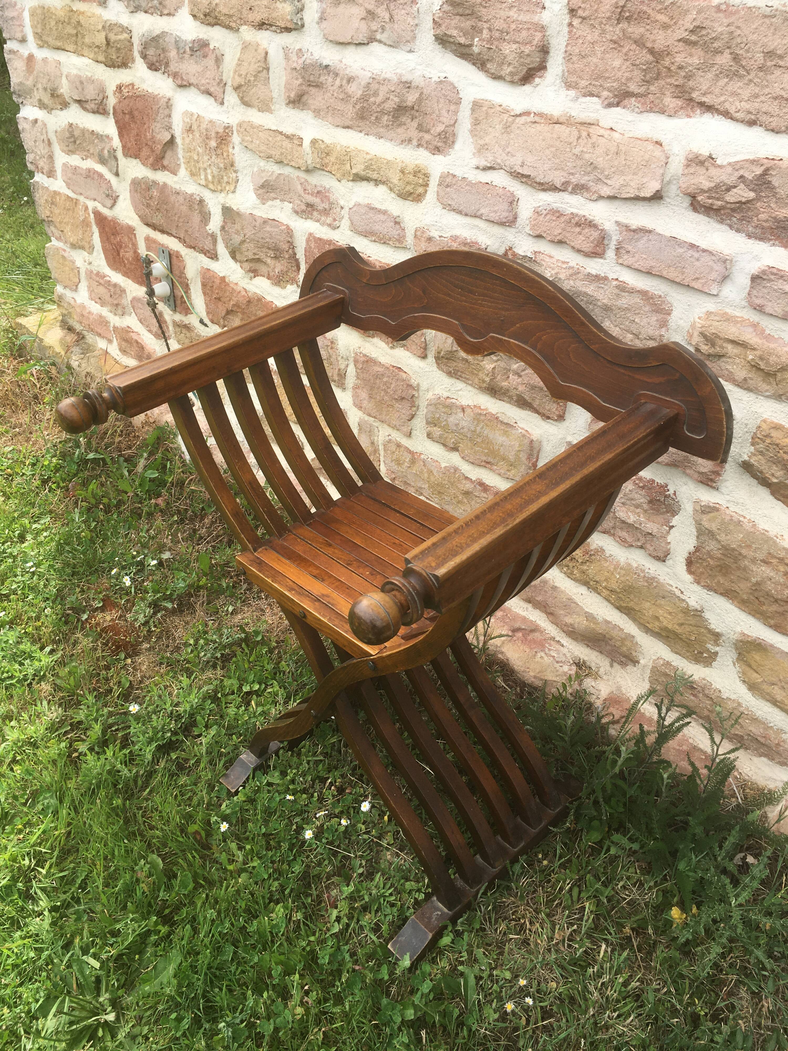 Dagobert armchair or folding walnut curule