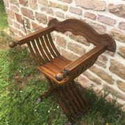 Fauteuil Dagobert ou curule pliant en noyer