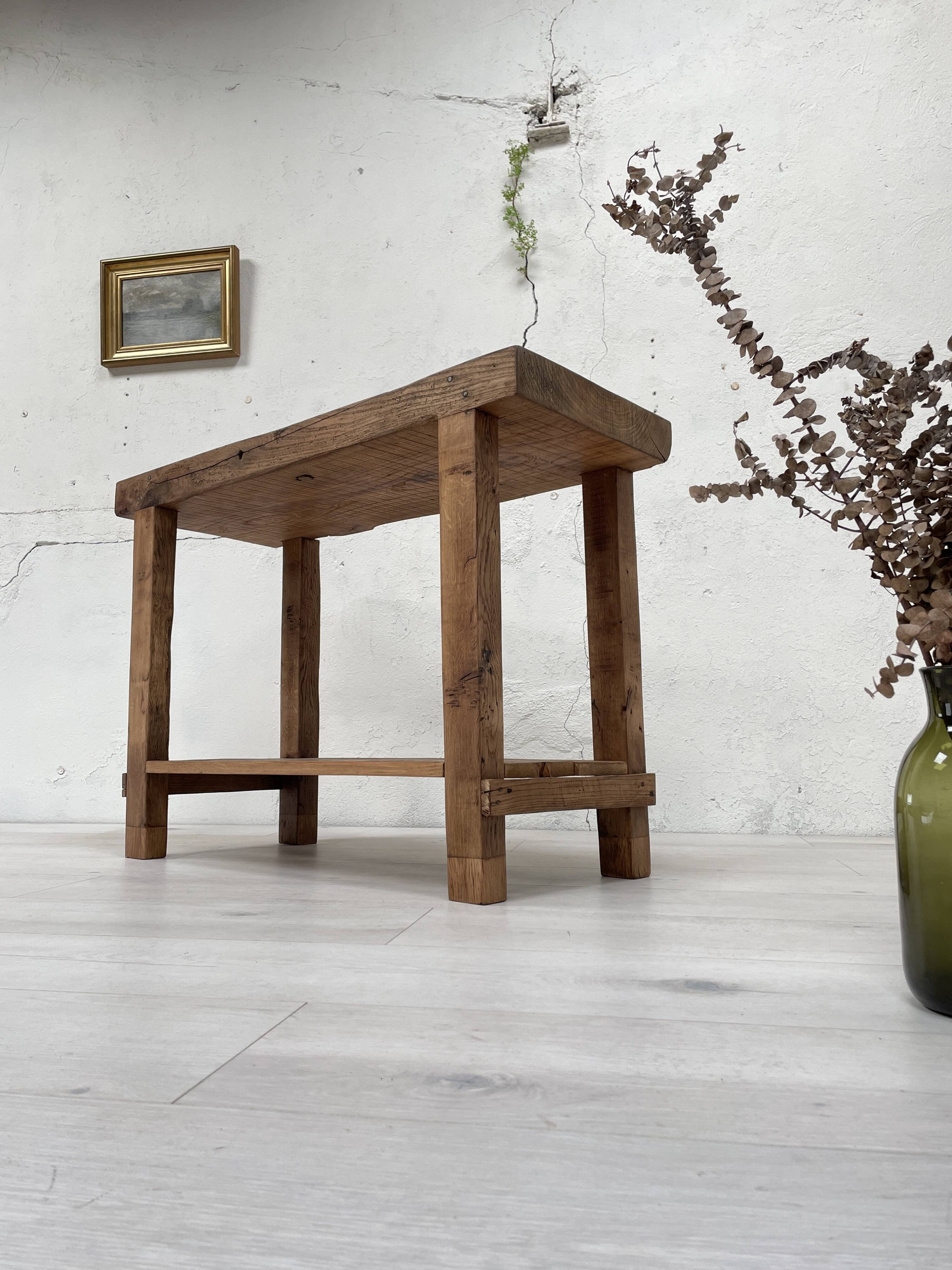 Establishment / console in raw wood
