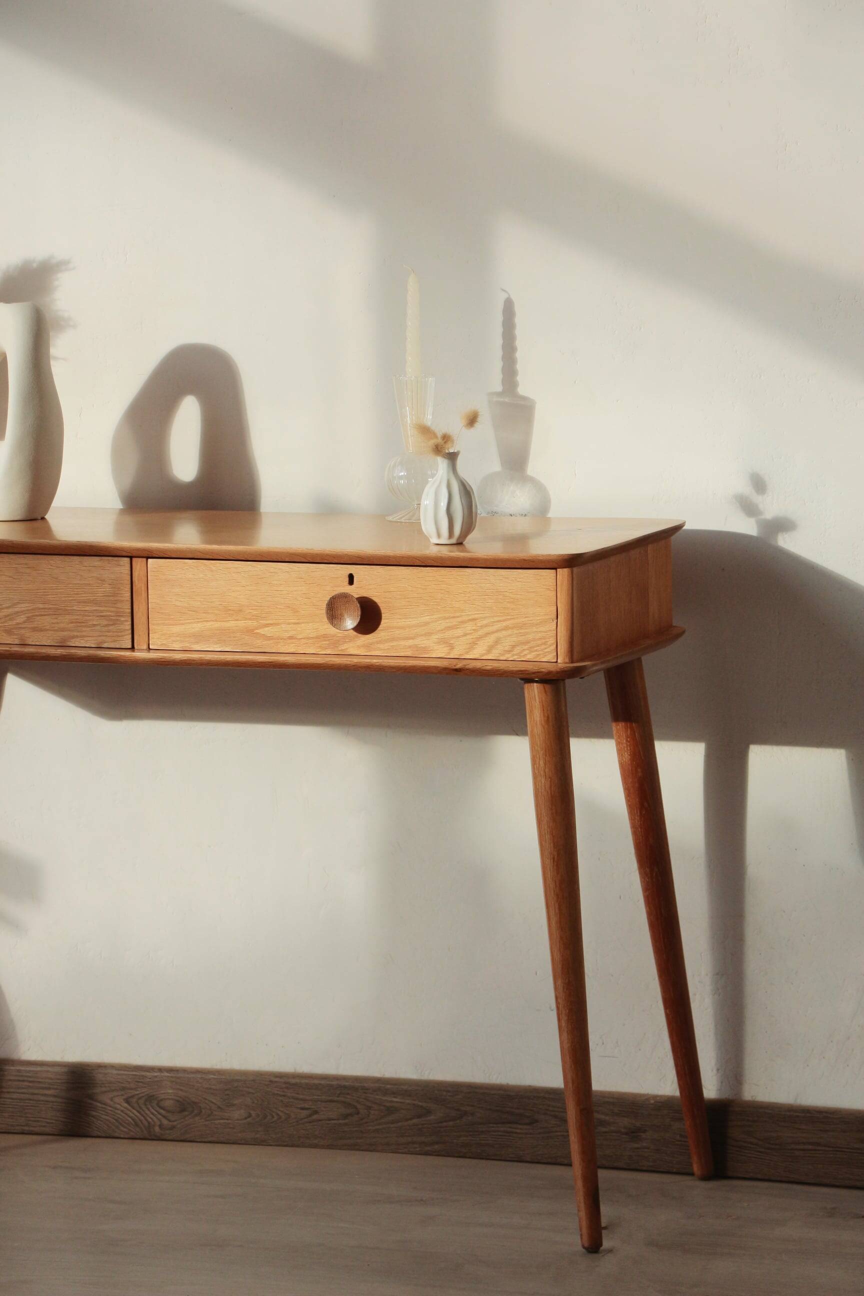 Console Vintage en Chêne Massif – Pieds Fuseaux & 2 Tiroirs