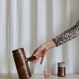 Carafe en grès texturé