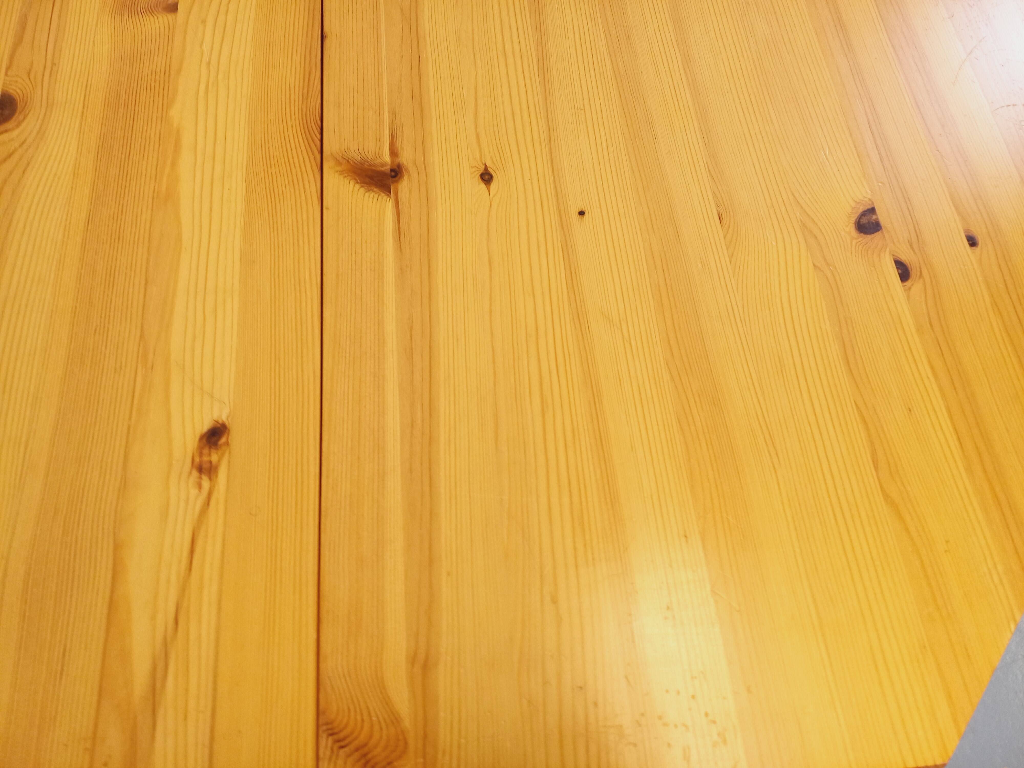 Vintage octagonal dining table from the 1980s in pine with an extension.