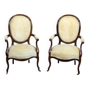 Fauteuils en noyer antique