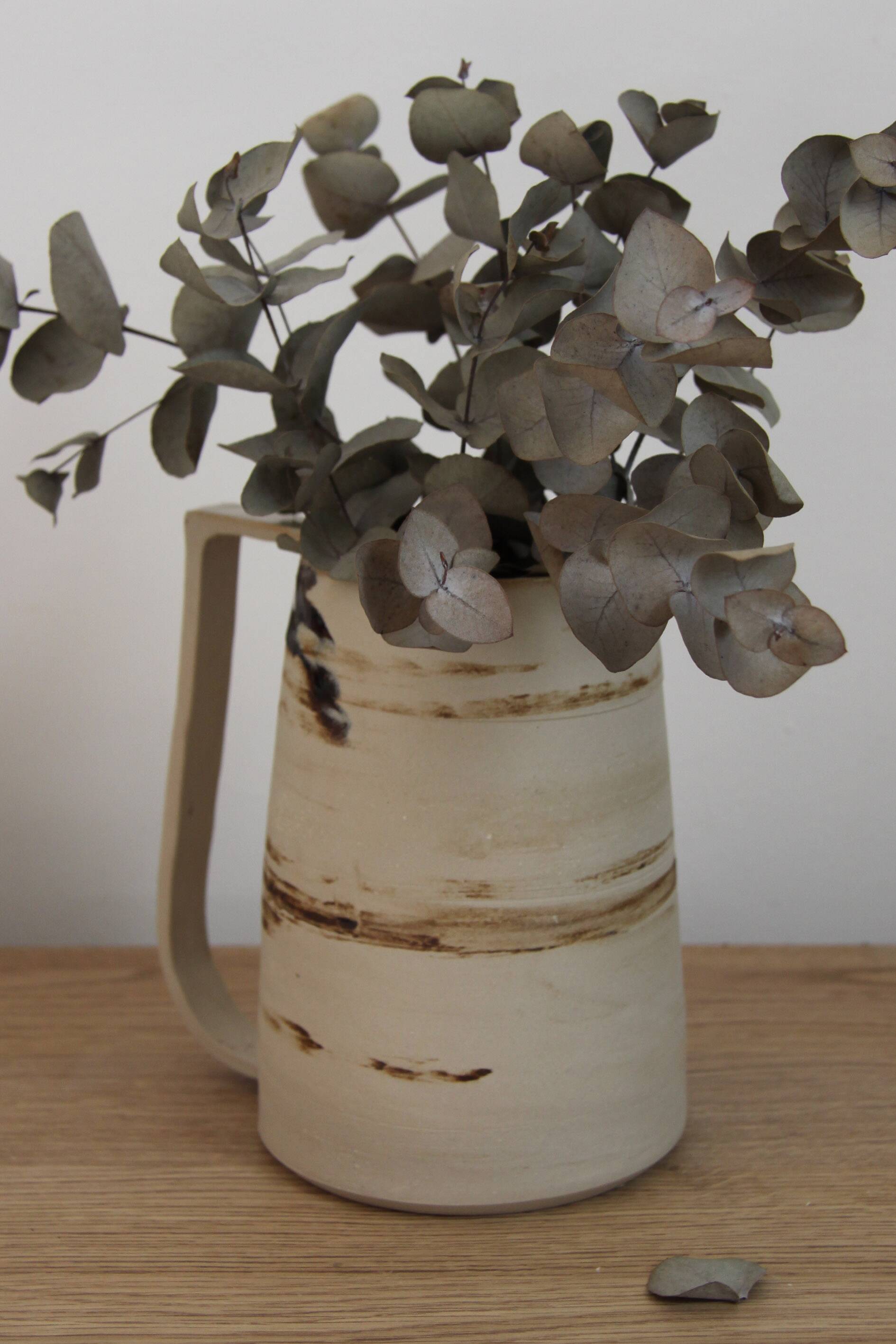 Pitcher / vase in mixed earth