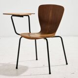 Chaise en teck avec tablette écritoire