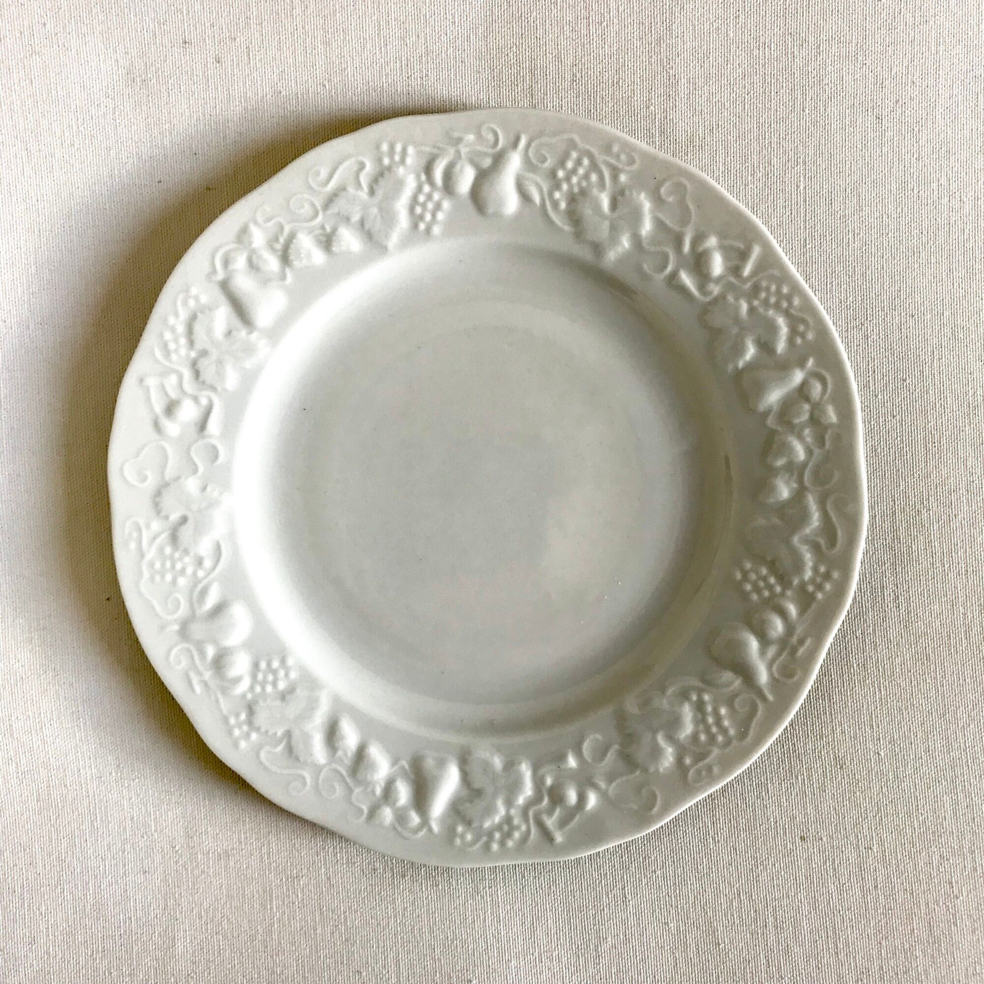 Série de 6 assiettes à dessert en porcelaine de Limoges