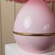 Lampe de table en métal rose XXL avec abat-jour froncé - Régence hollywoodienne des années 1980, fabriquée en Italie
