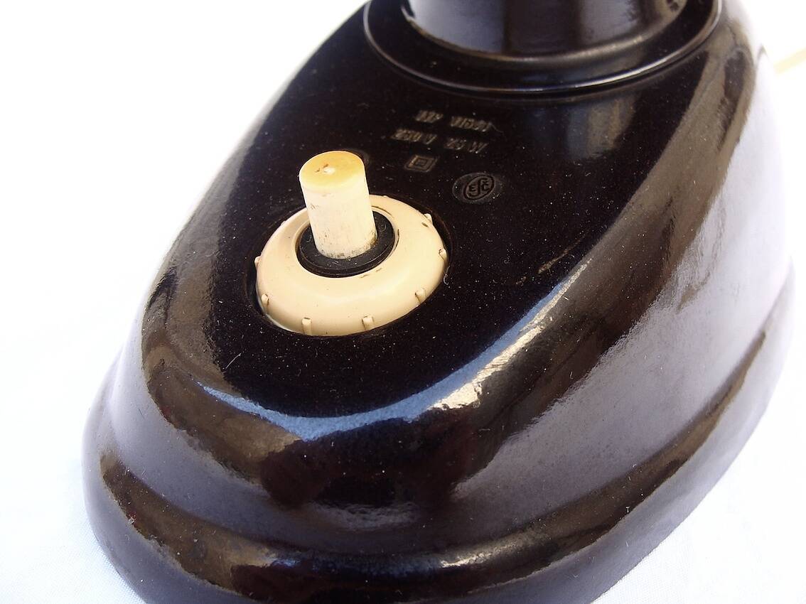 1930 wall lamp in Art Deco bakelite