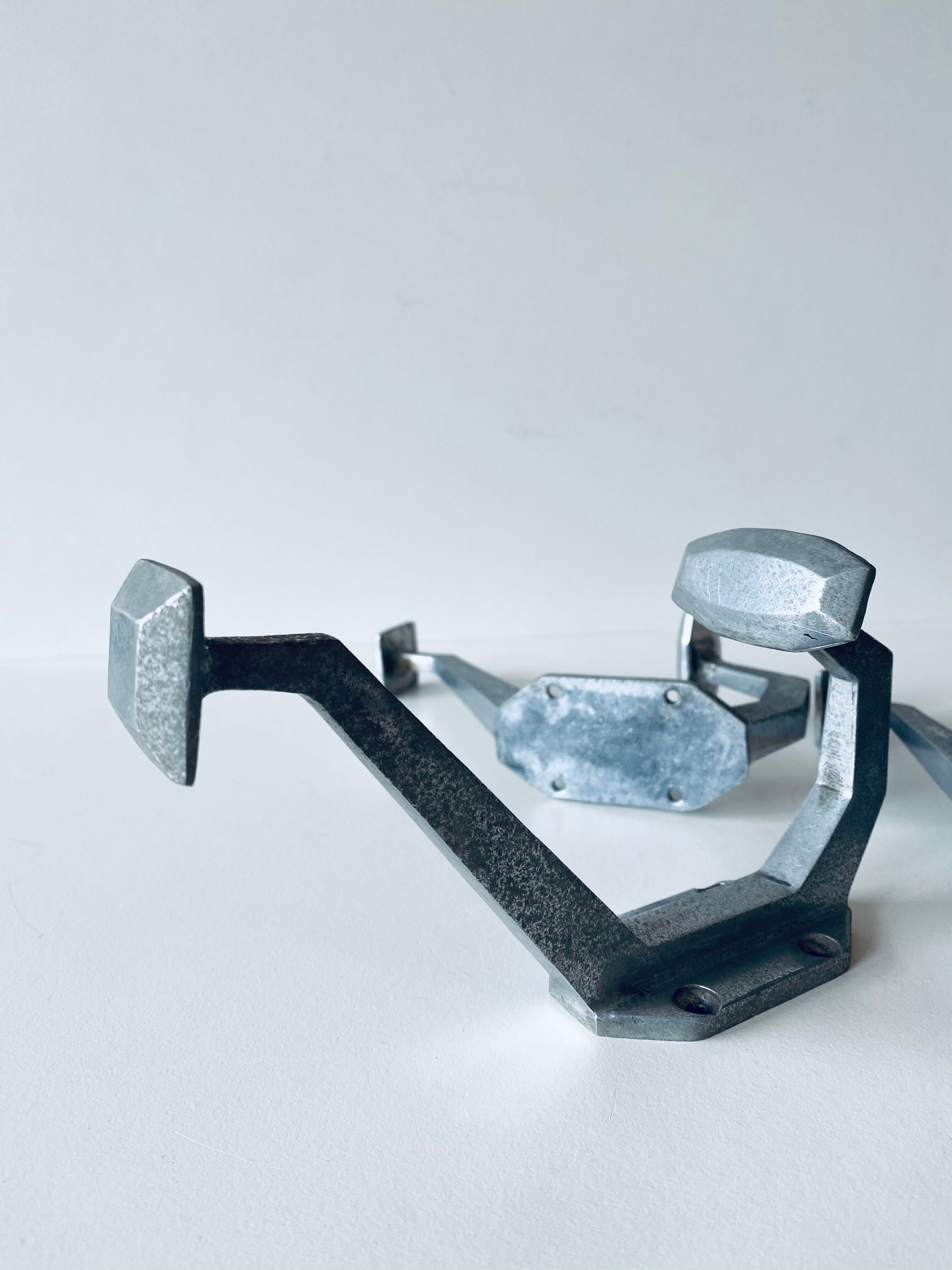 Lot de 3 patères anciennes en aluminium
