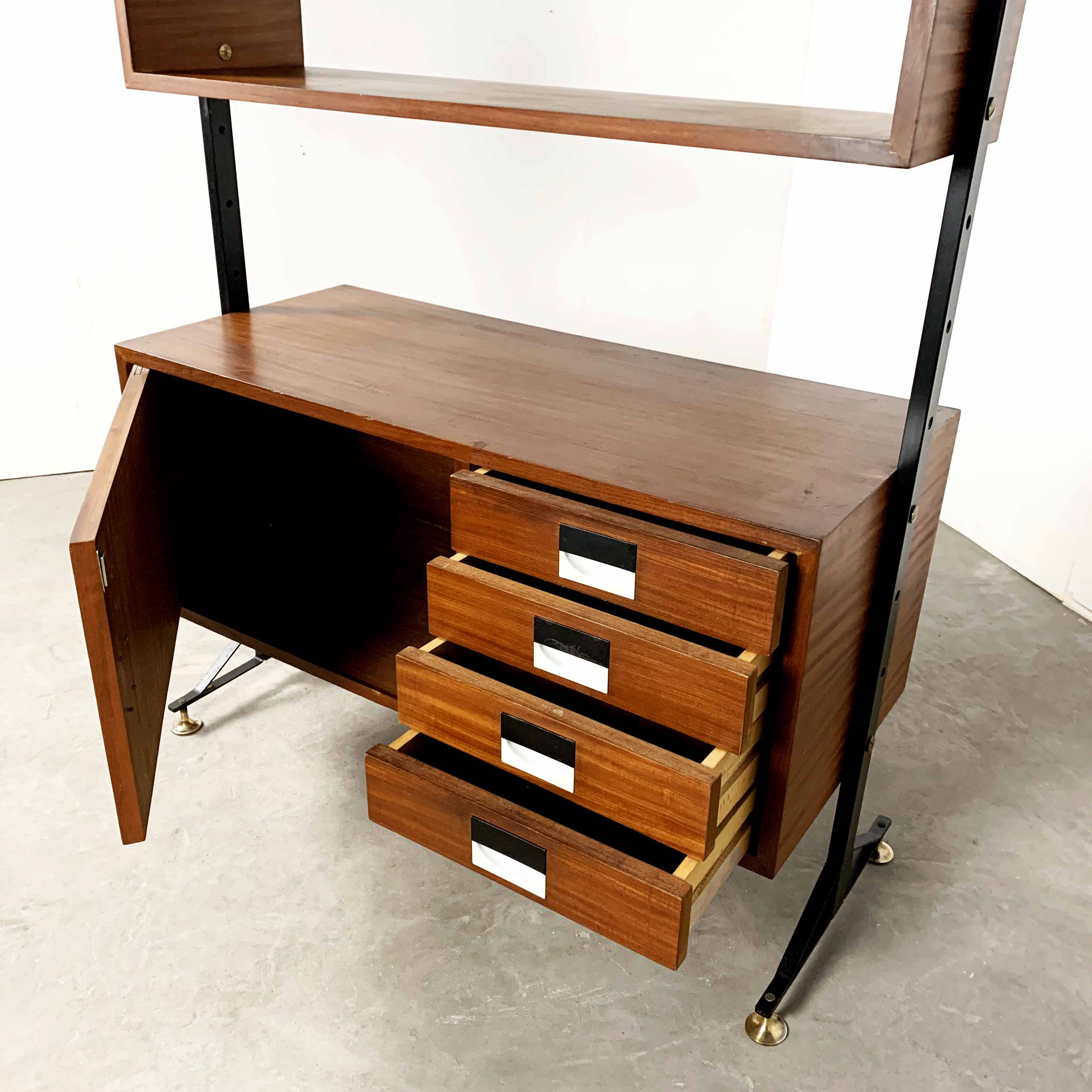 Italian modulable shelf, 1970