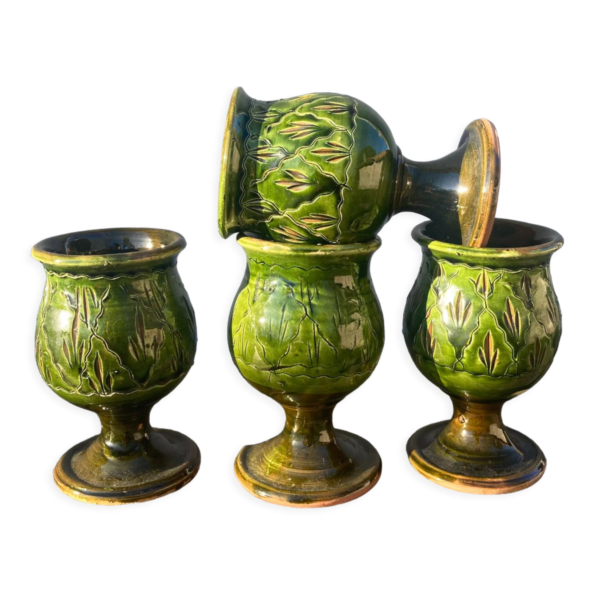 4 verres ou tasses en céramique grès émaillé vert