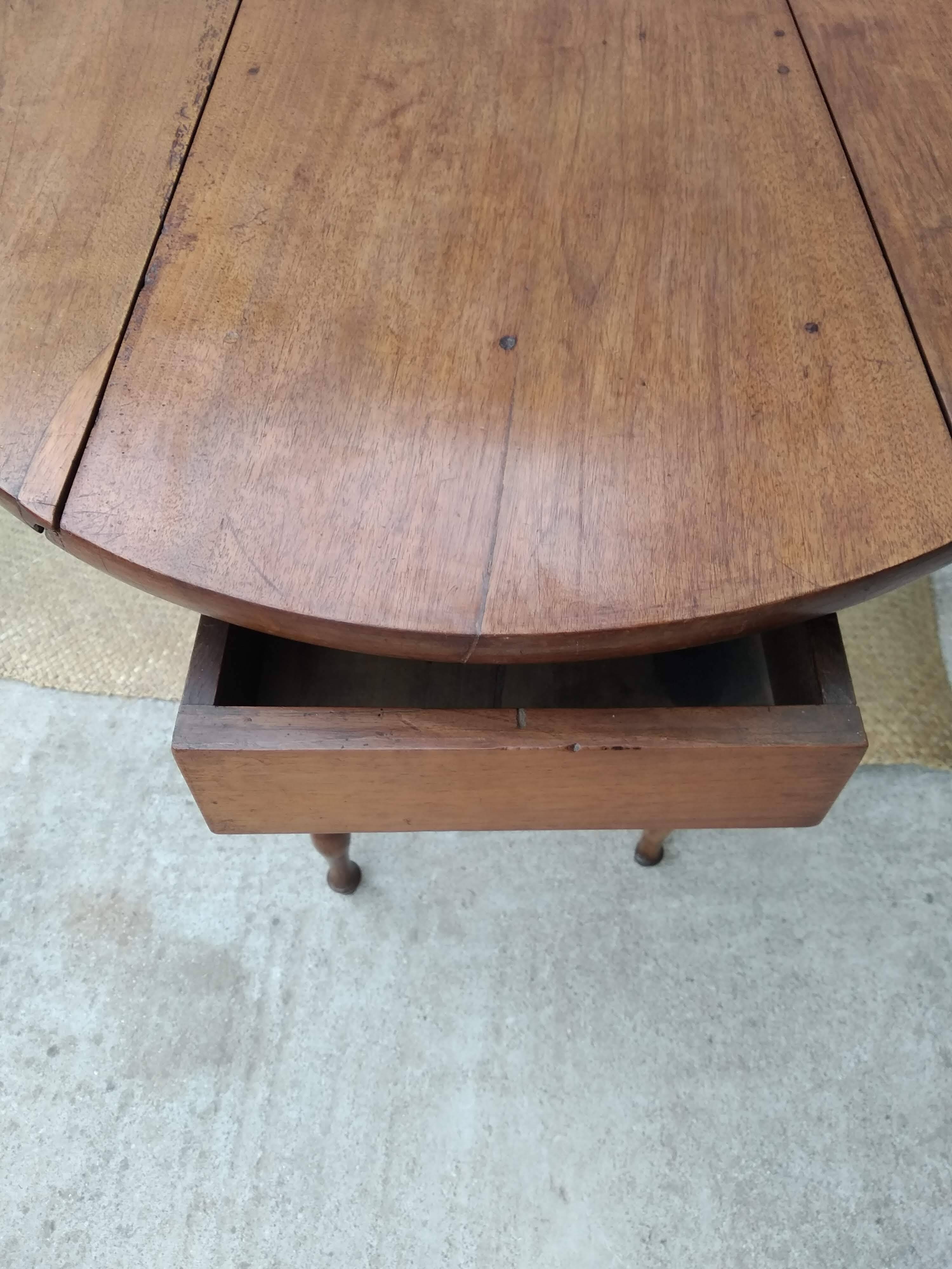 Table ovale à volets style Louis Philippe