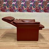 Adjustable and modular leather design armchair.