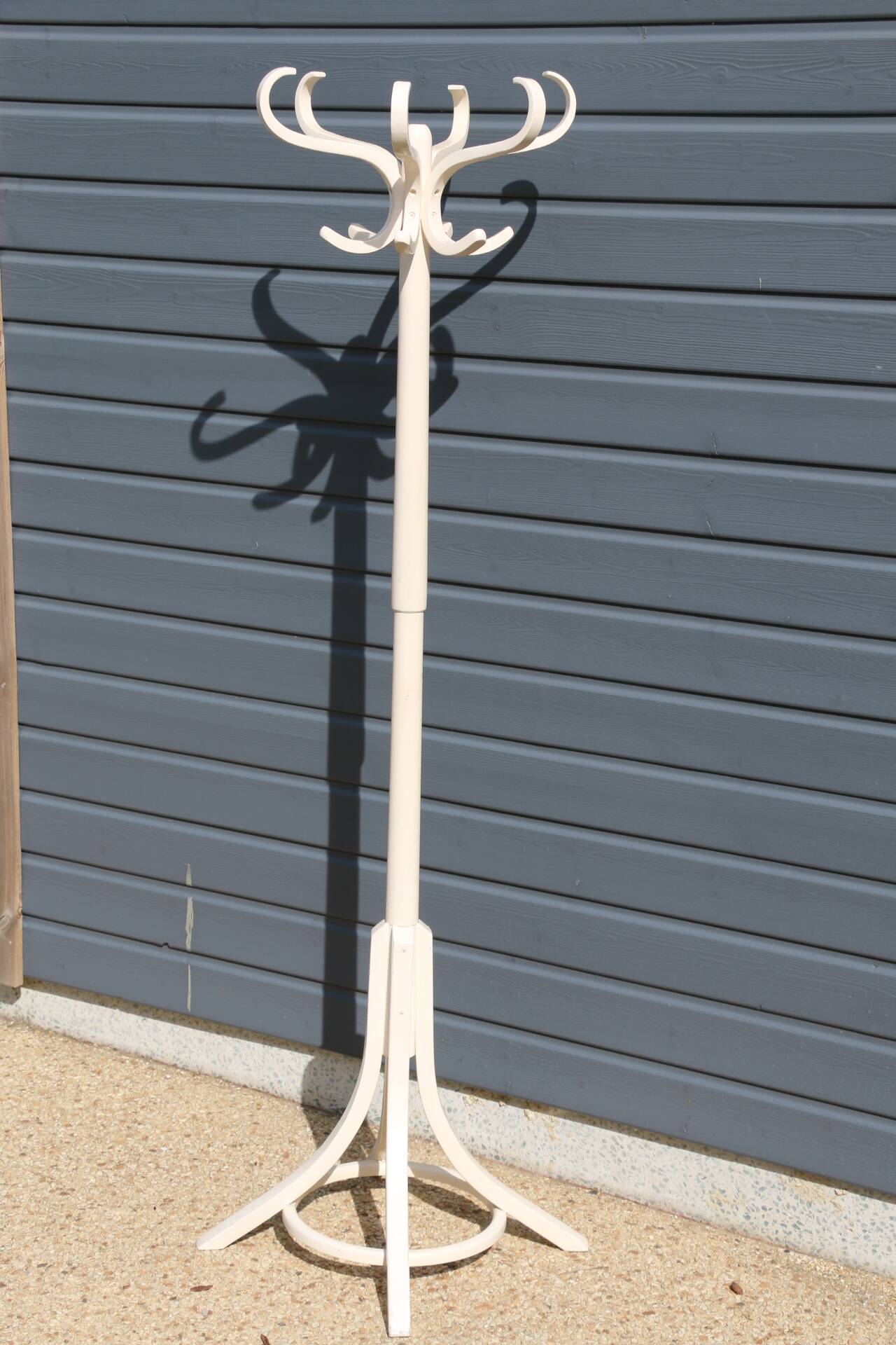 Baumann white parrot coat rack