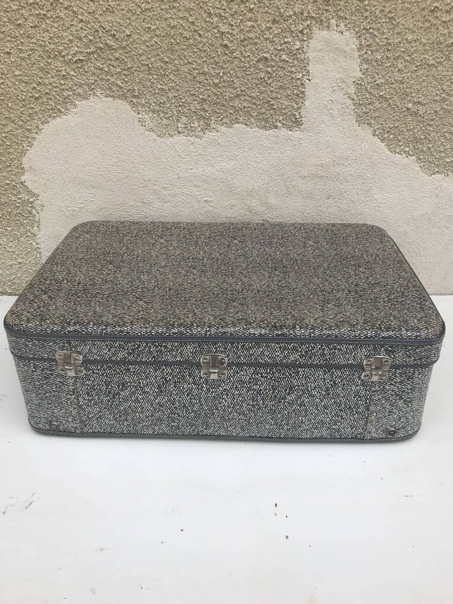 Old suitcase travel fibroc gray white trunk + vintage metal cove