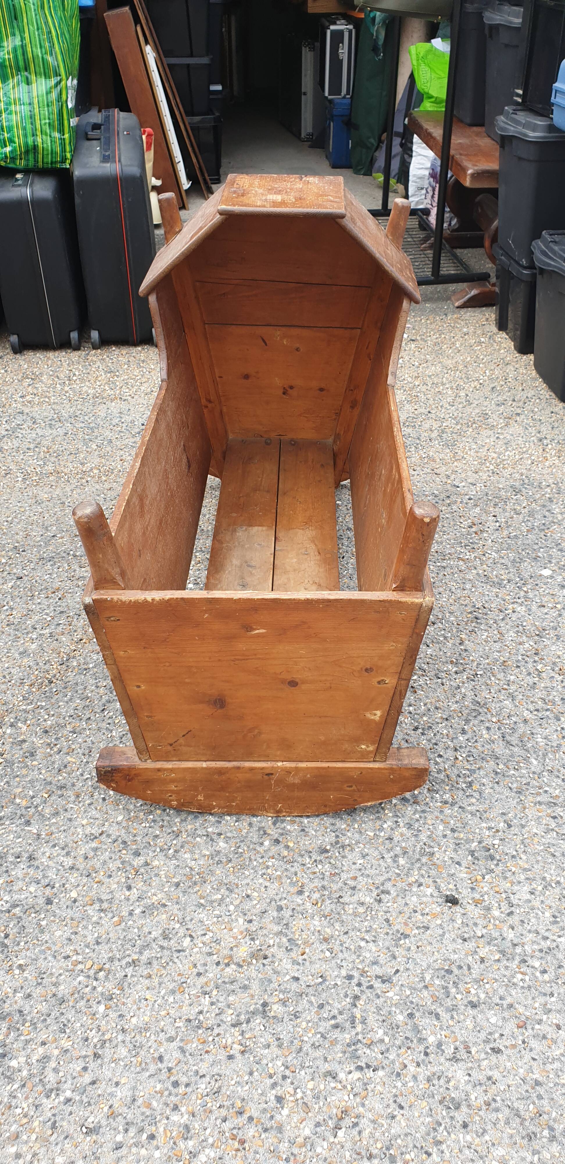 Savoyard wood cradle