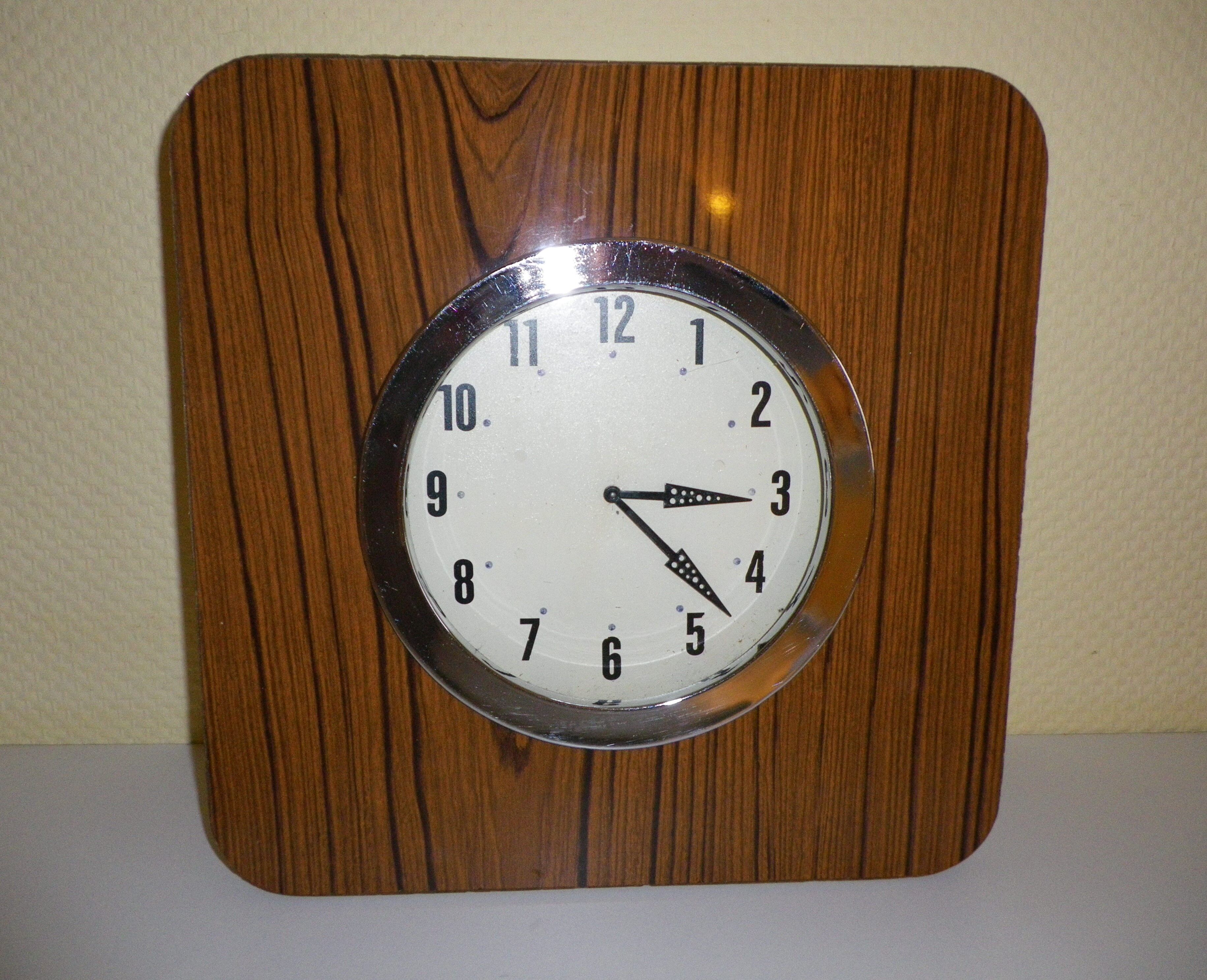 Electric wall clock in formica - 1950s