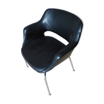 Fauteuil à accooudoirs en cuir noir et métal chromé
