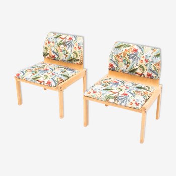 A set of two vintage lounge seats