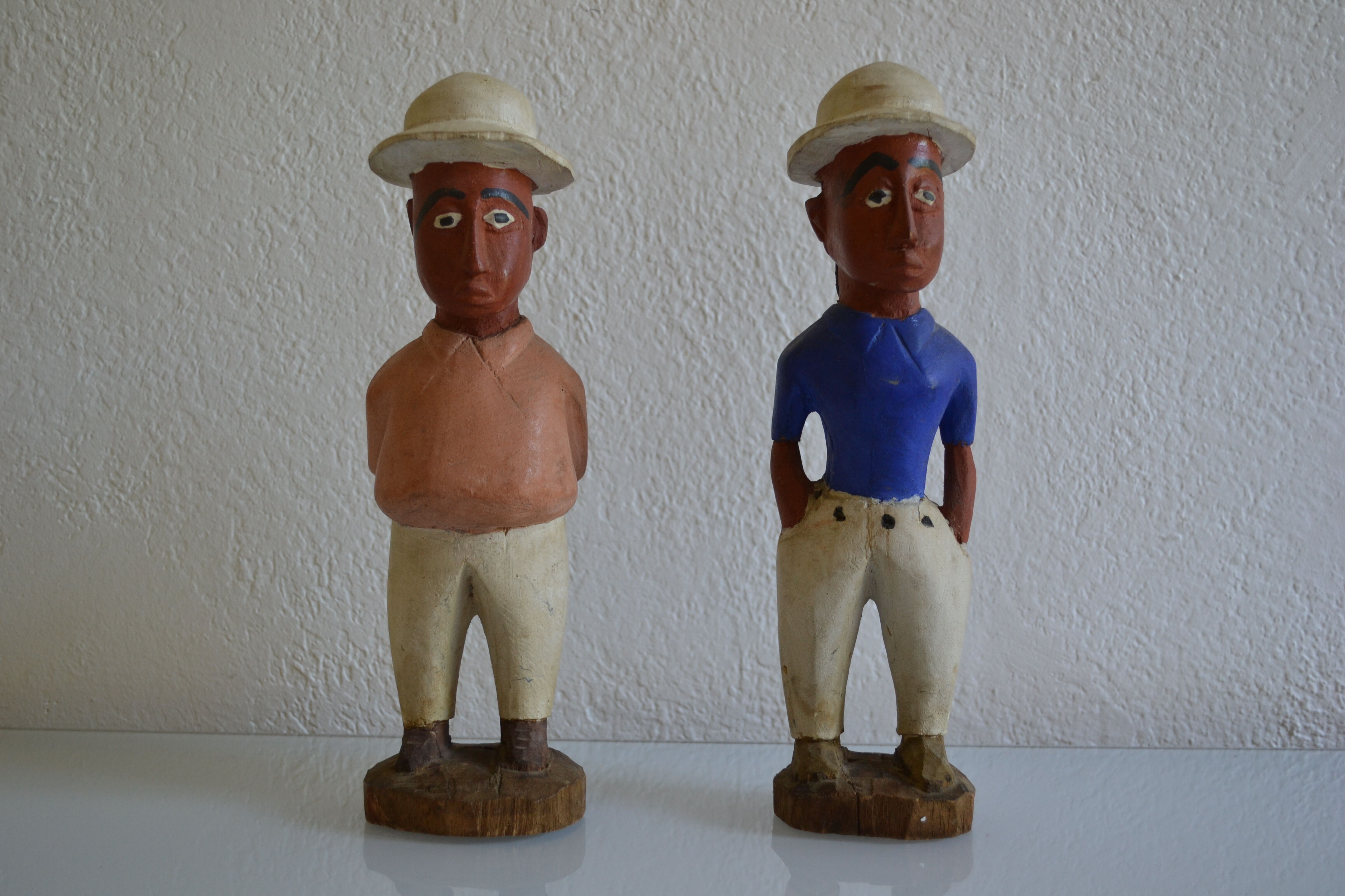 Couple of settlers African statuettes