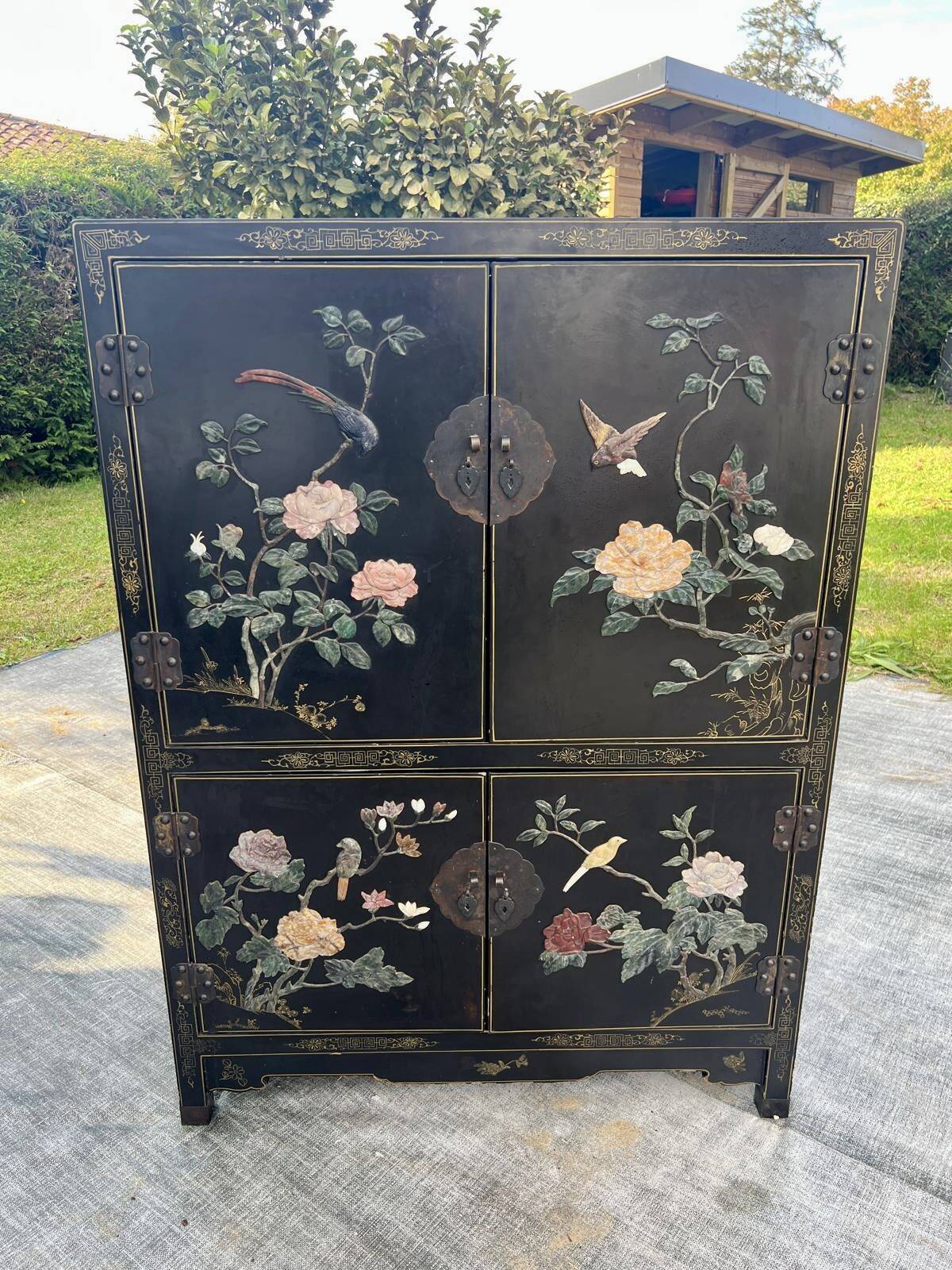 Lacquered Chinese furniture with semi-precious stones 1970