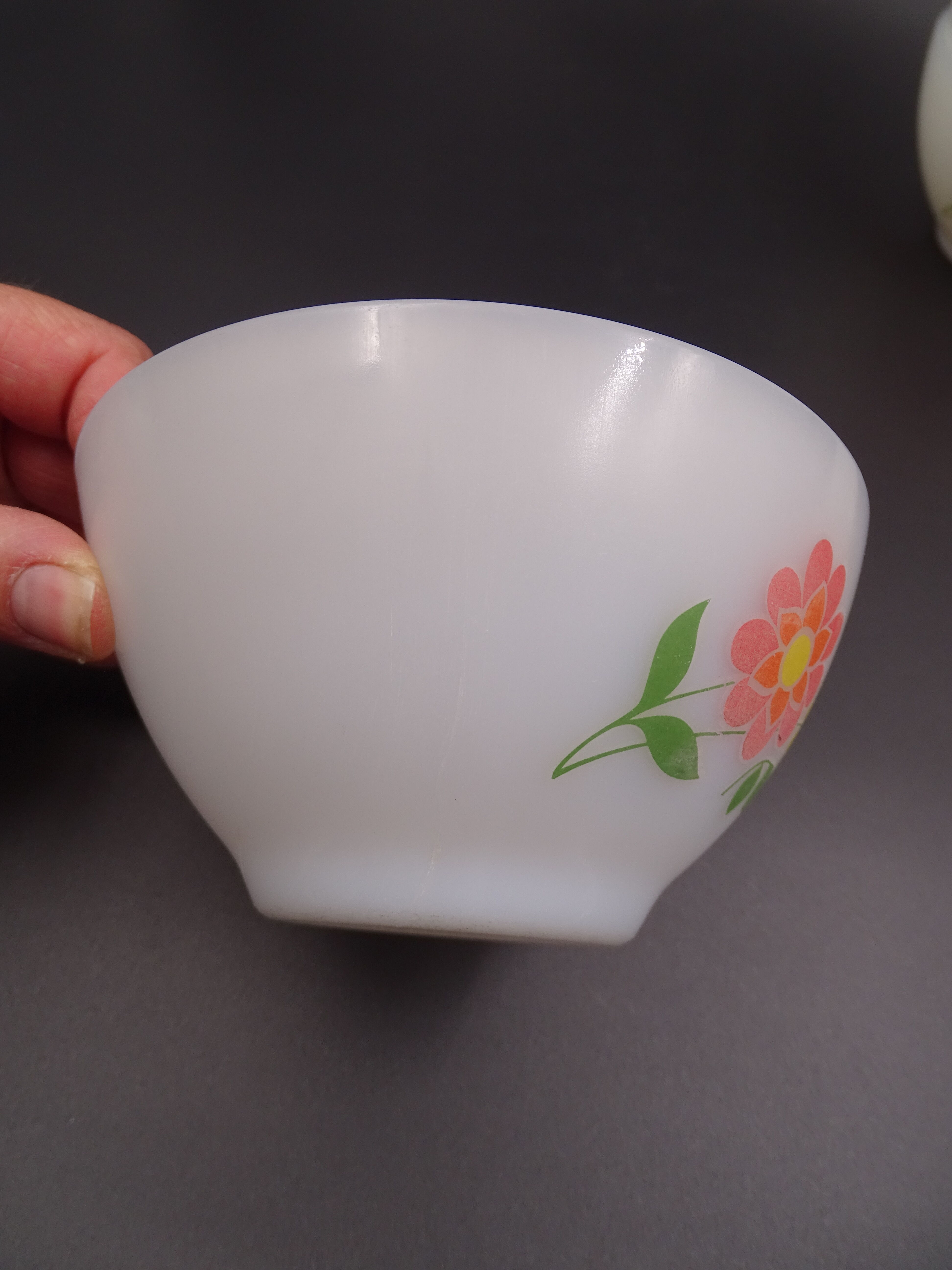 Set of 7 bowls in arcopal -flower décor - vintage around 1970