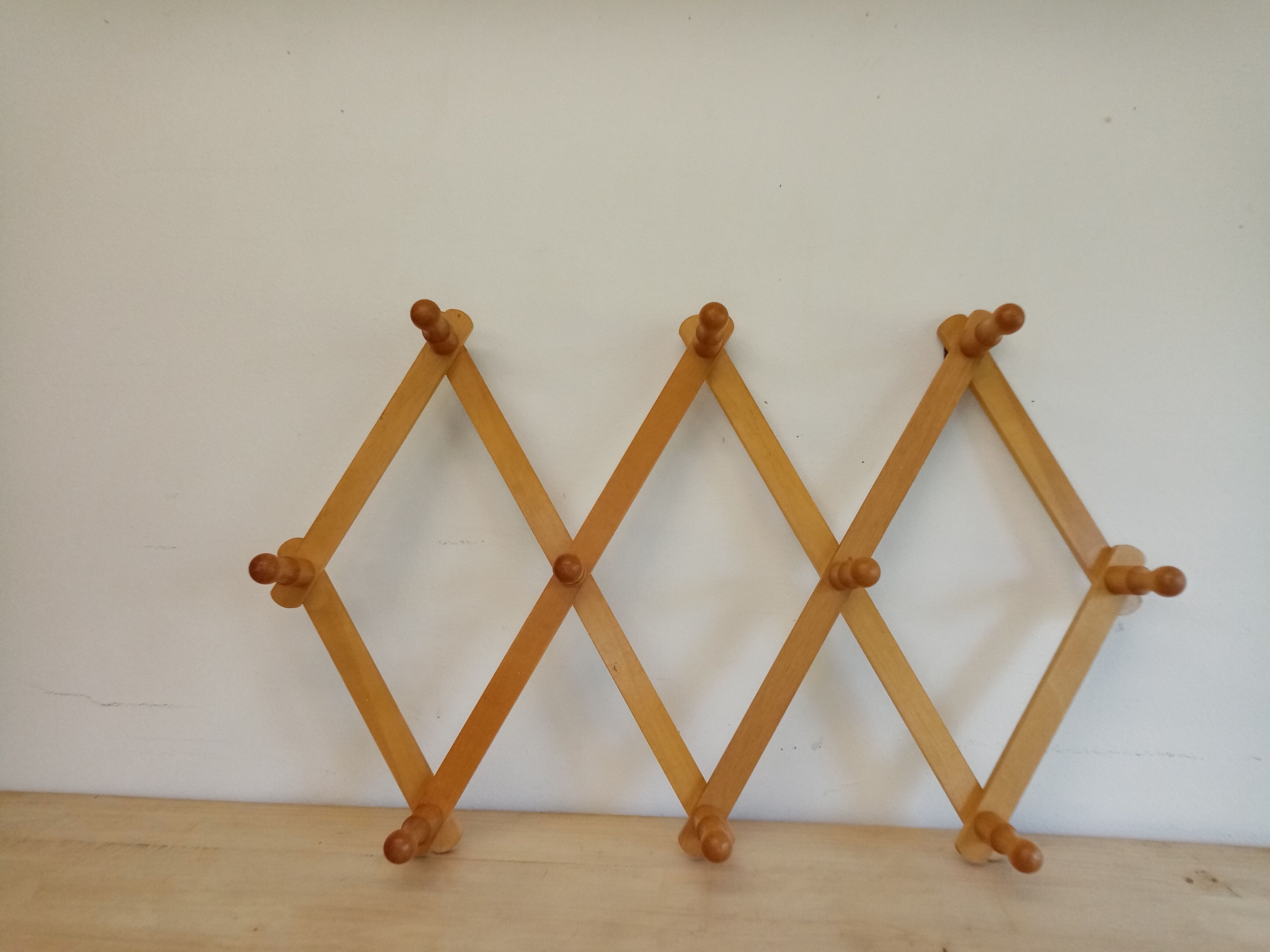 Wooden accordion coat rack