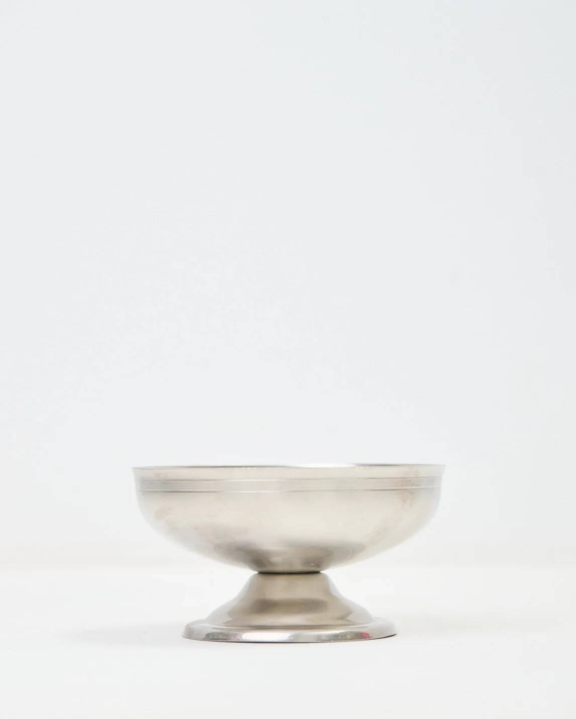 Engraved dessert bowls, Rémy Letang (1 of 2)