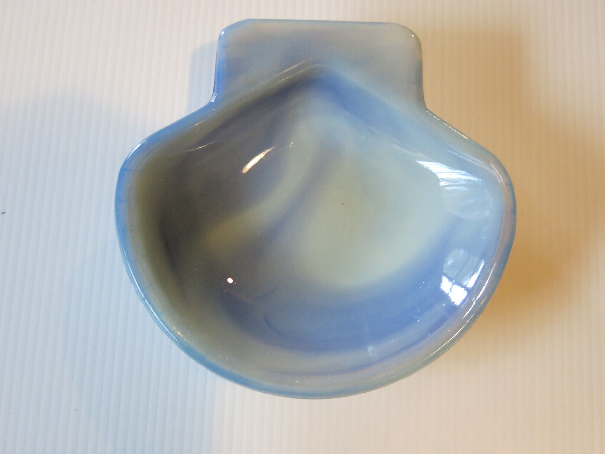 6 dishes with scallops in opaline from Arcopal in very good condition