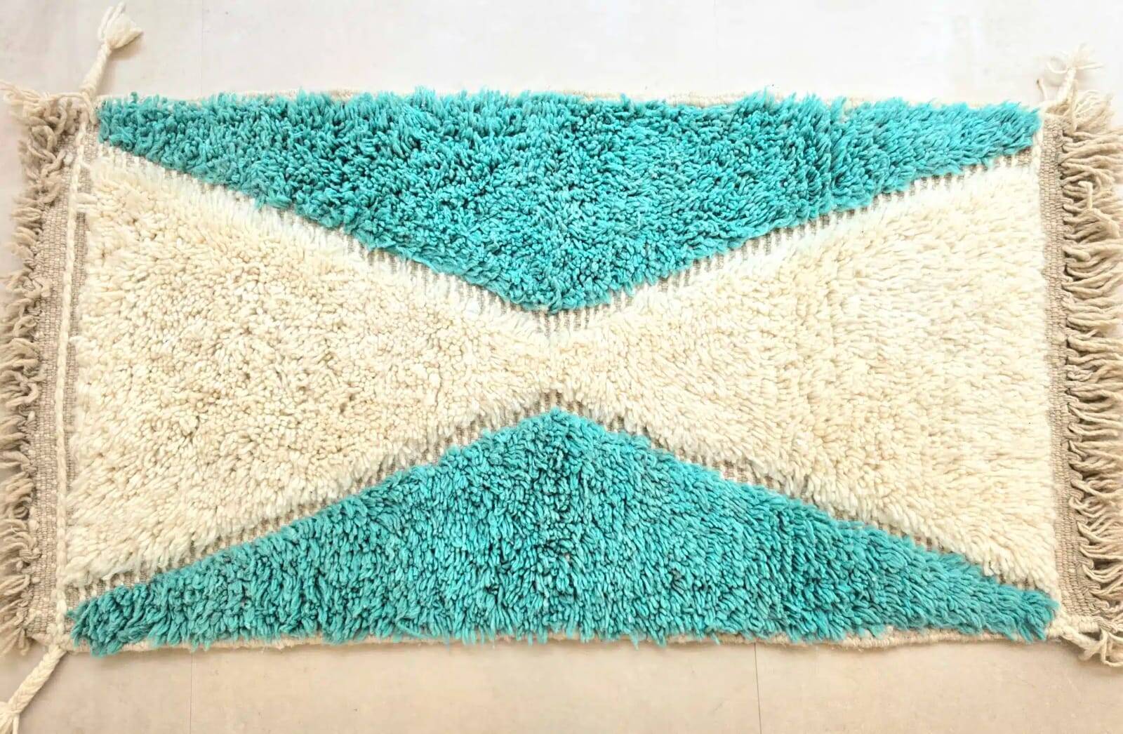 Traditional handmade Berber rug size 150 x 250 cm