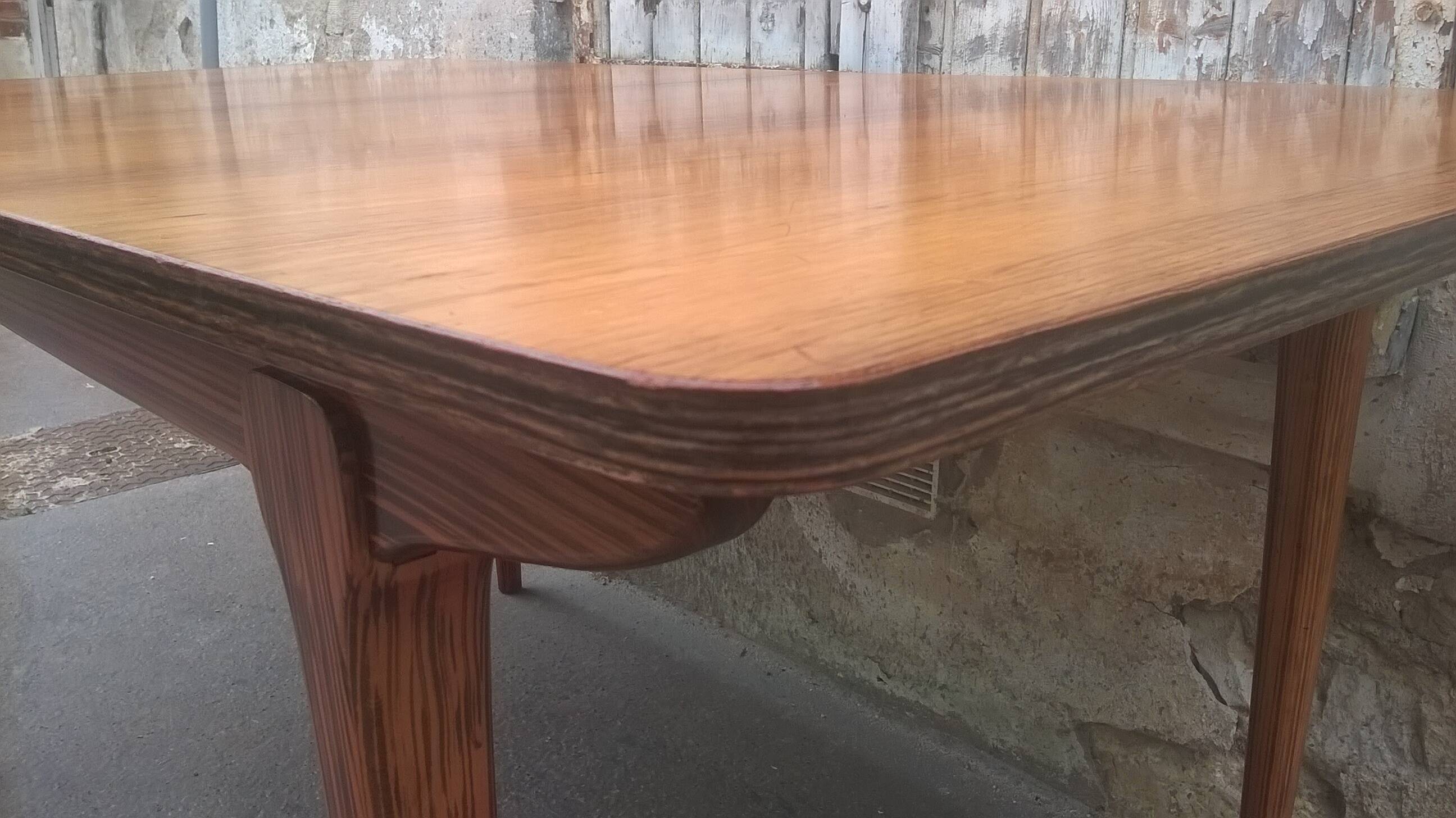 Extendable teak dining table
