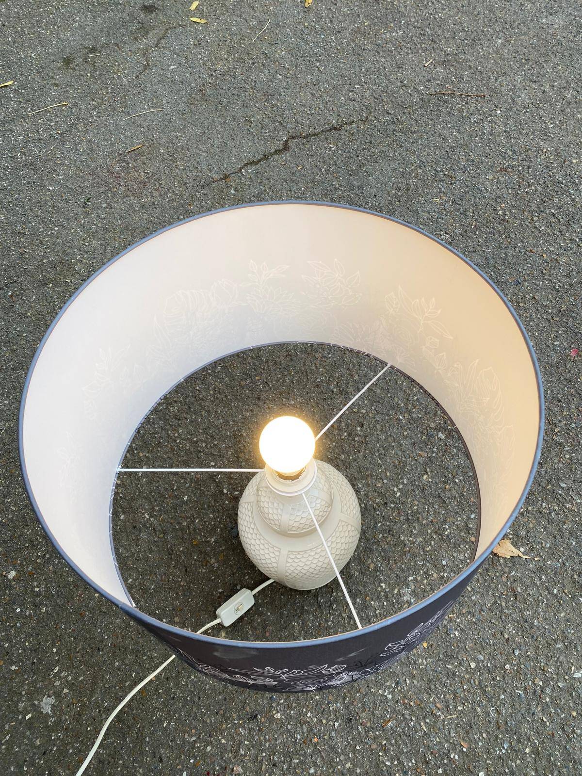 Italian lamp in white ceramic, known as bamboo with a crocodile effect