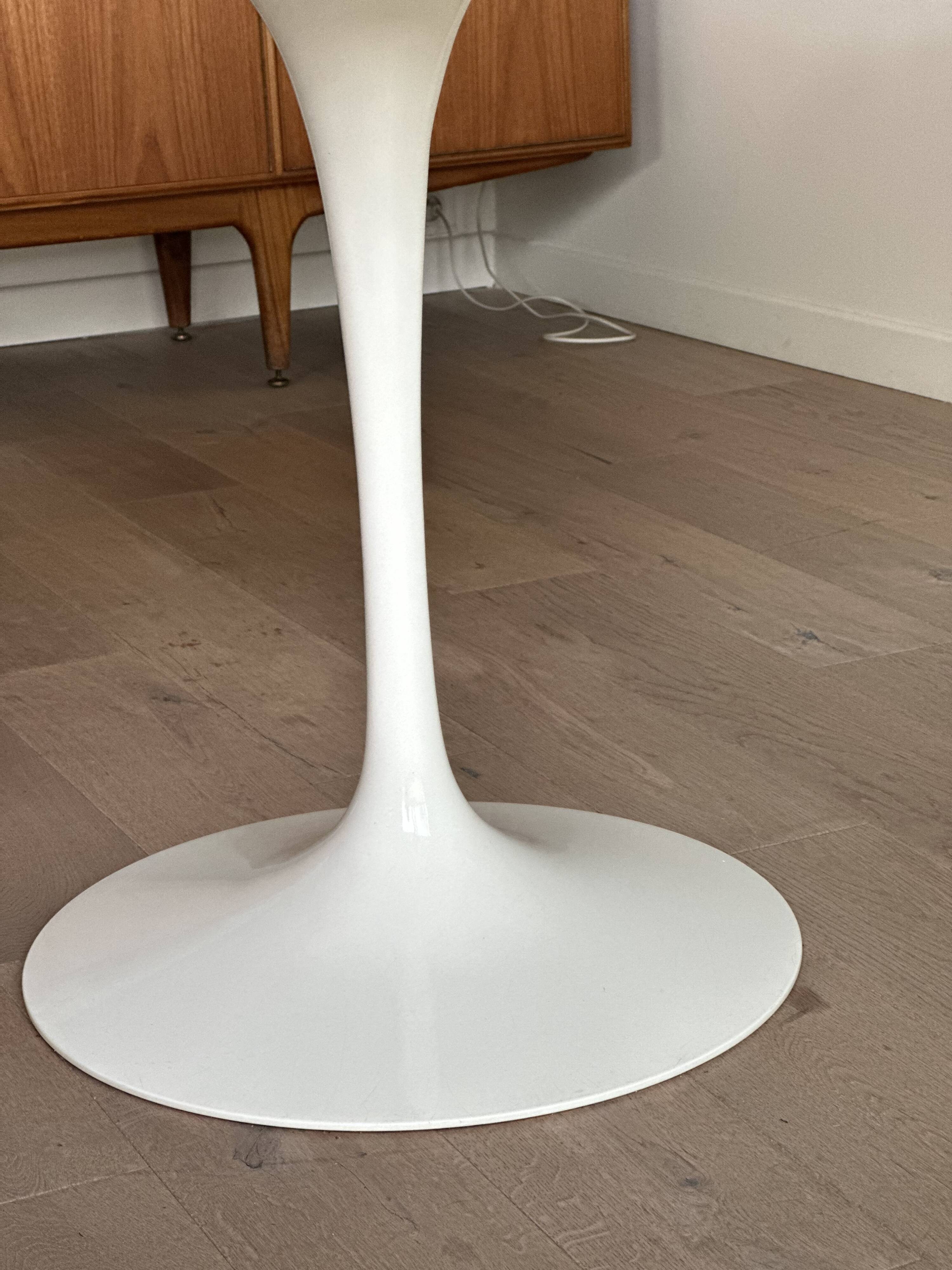 Authentic Tulip Knoll table