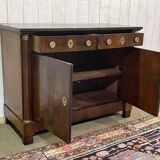 Buffet Empire début XIXème en acajou et dessus marbre noir