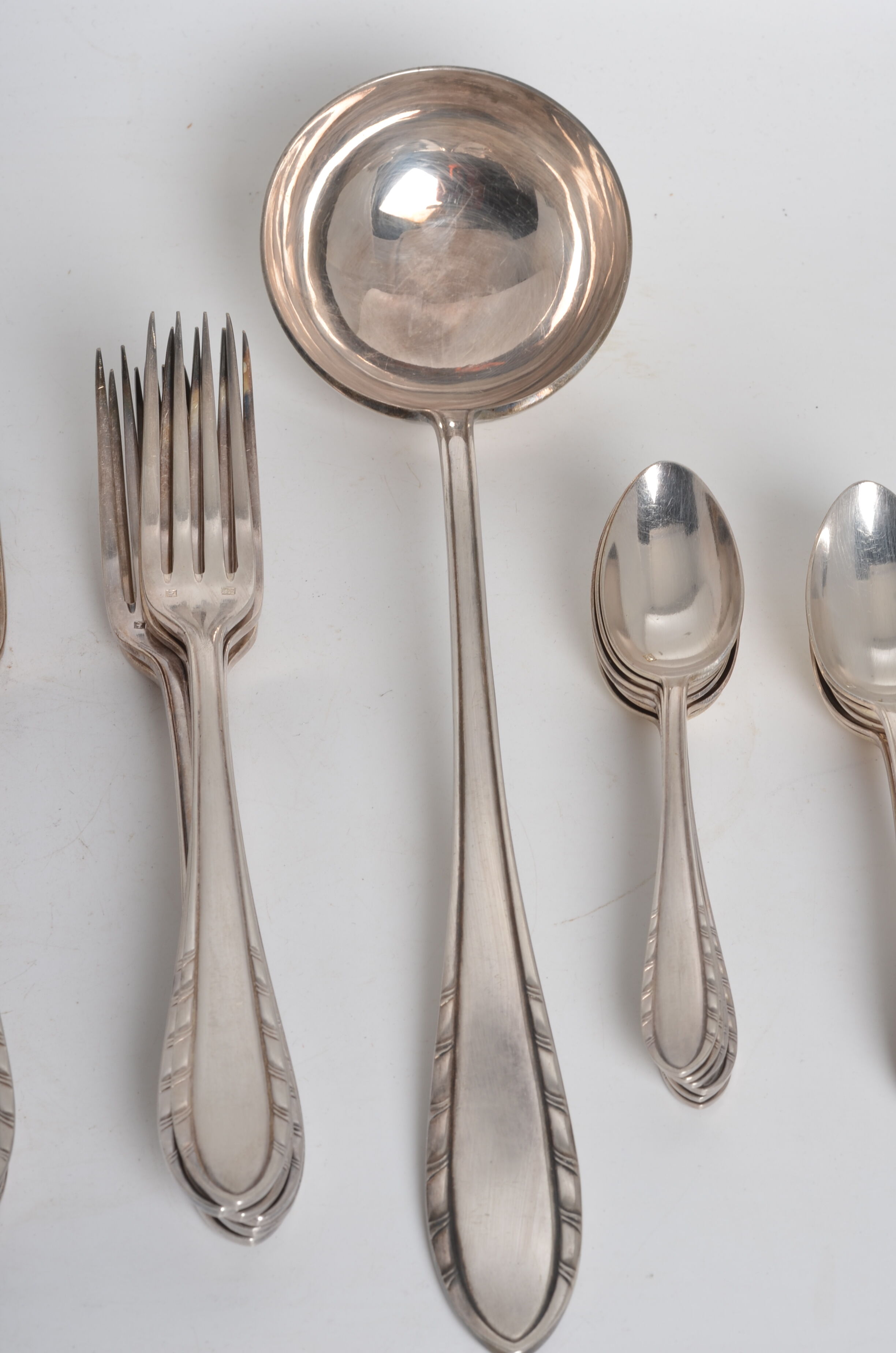 Silver metal housewife 37 pieces art nouveau