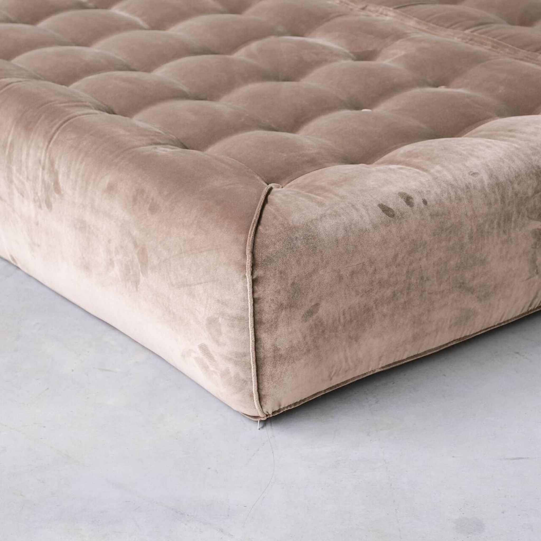 Original Mid-Century Italian Mario Bellini 'Le Bambole' Bed or Day Bed